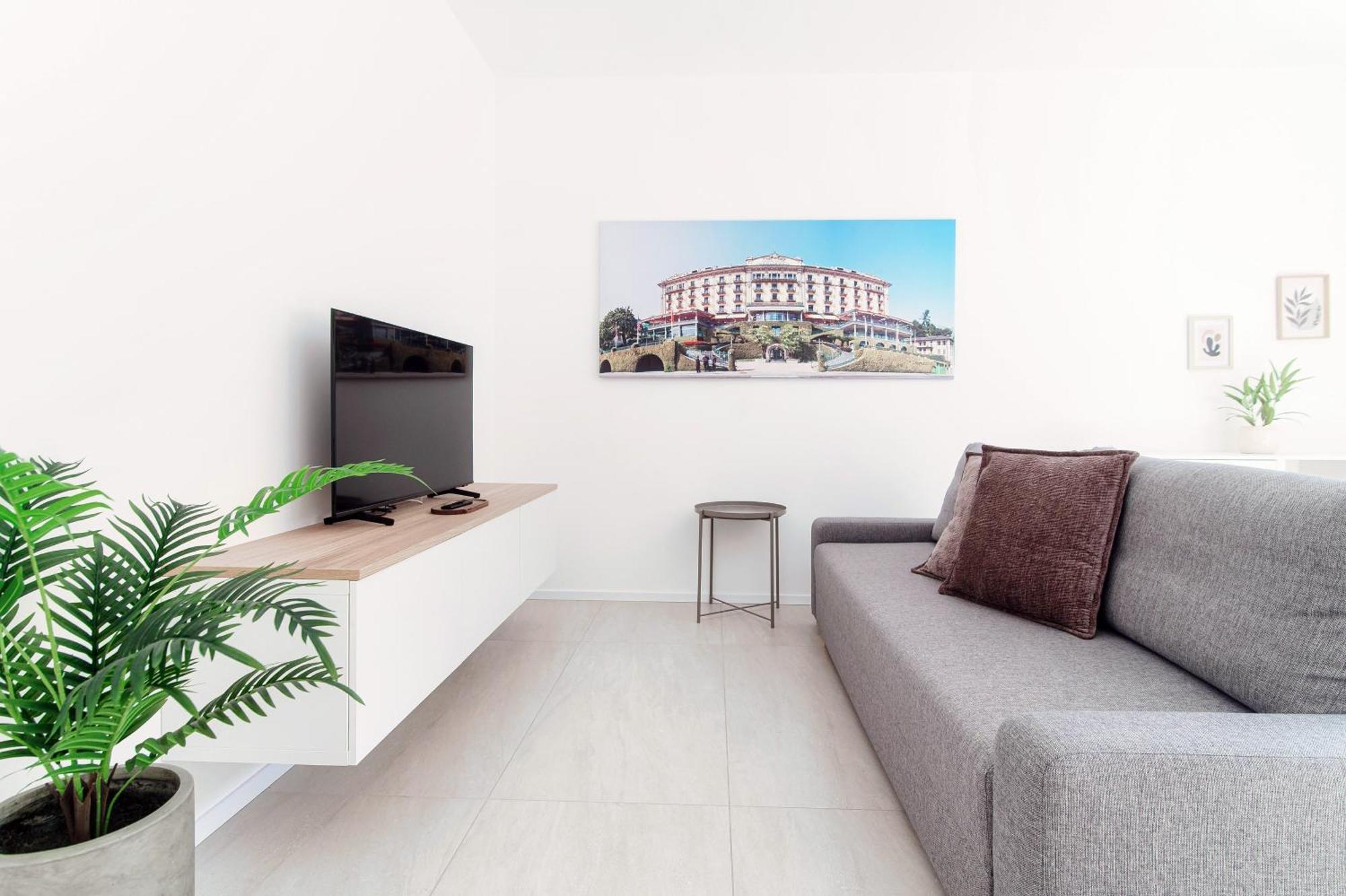 Lario Suite Apartments By Quokka 360 - With Parking Next To Como City Kültér fotó